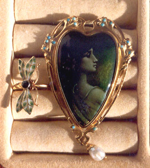 Ring and brooche Art Nouveau, emerald and turquoise stones.